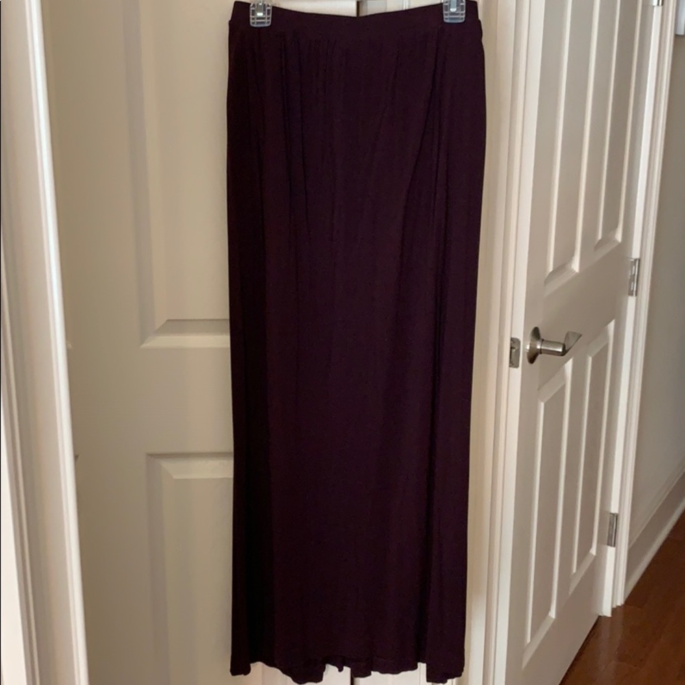 H&M burgundy maxi skirt with pockets